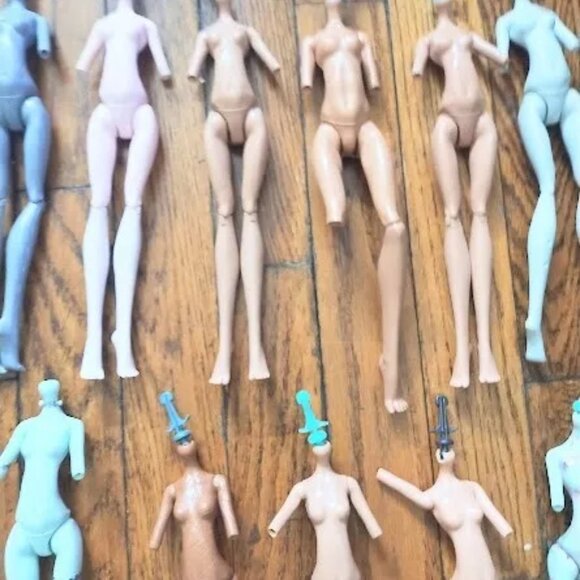 Monster High Ever after High lot of 100 doll bodies - Picture 4 of 10